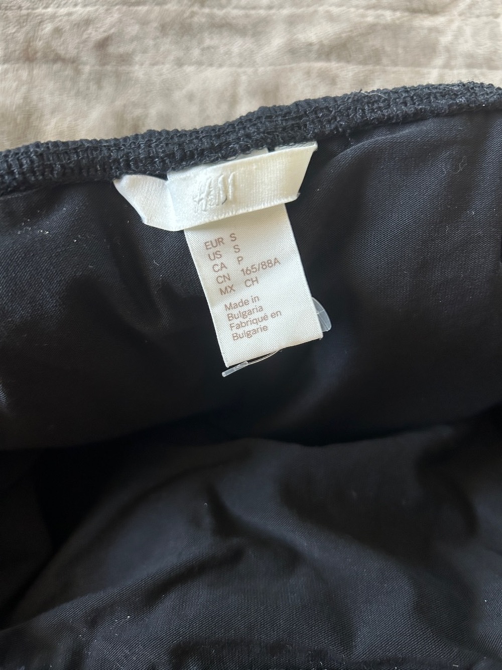 H&M Black Ruffle Crop Top - Picture 2 of 4